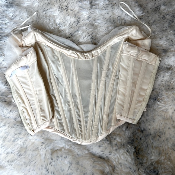 RUCHED STRAPLESS MESH CORSET TOP - Picture 3 of 3